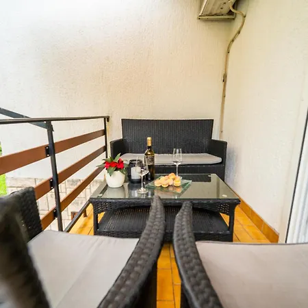 Apartman Domy דירה *