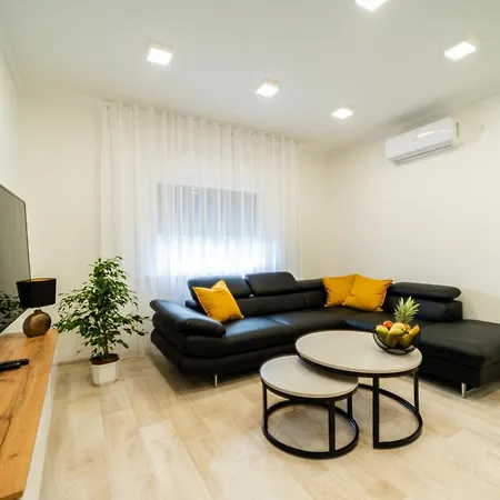 Apartman Domy דירה
